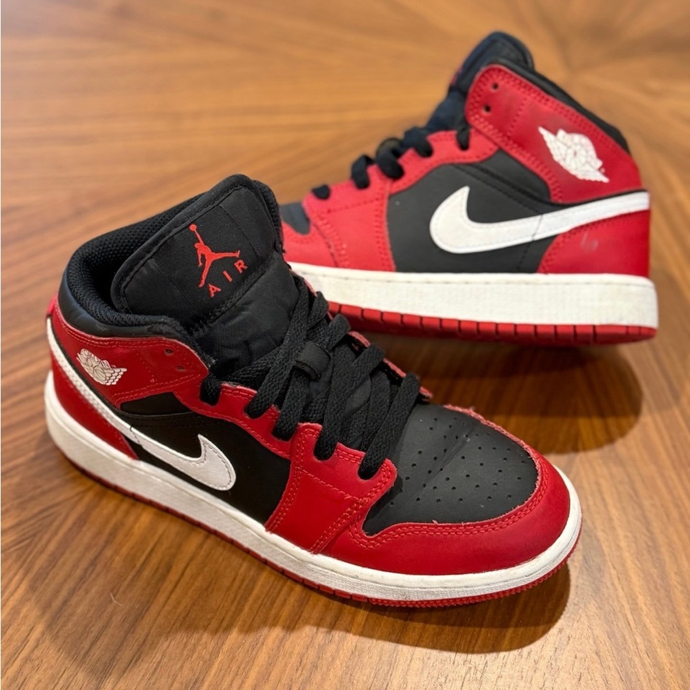 Air Jordan 1 Mid “Red” Women’s 6